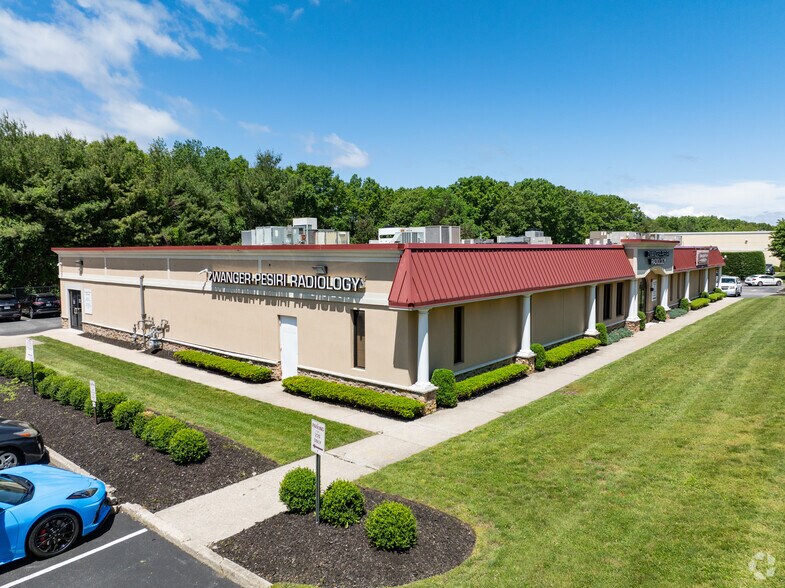 226 N Belle Mead Rd, Setauket, NY à vendre - Photo du bâtiment - Image 2 de 11