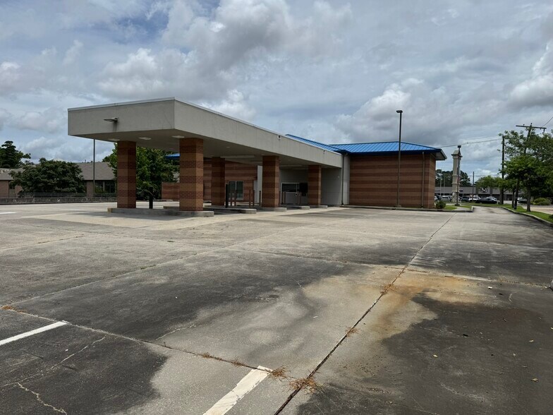 7346 Highland Rd, Baton Rouge, LA à vendre - Photo du bâtiment - Image 3 de 14