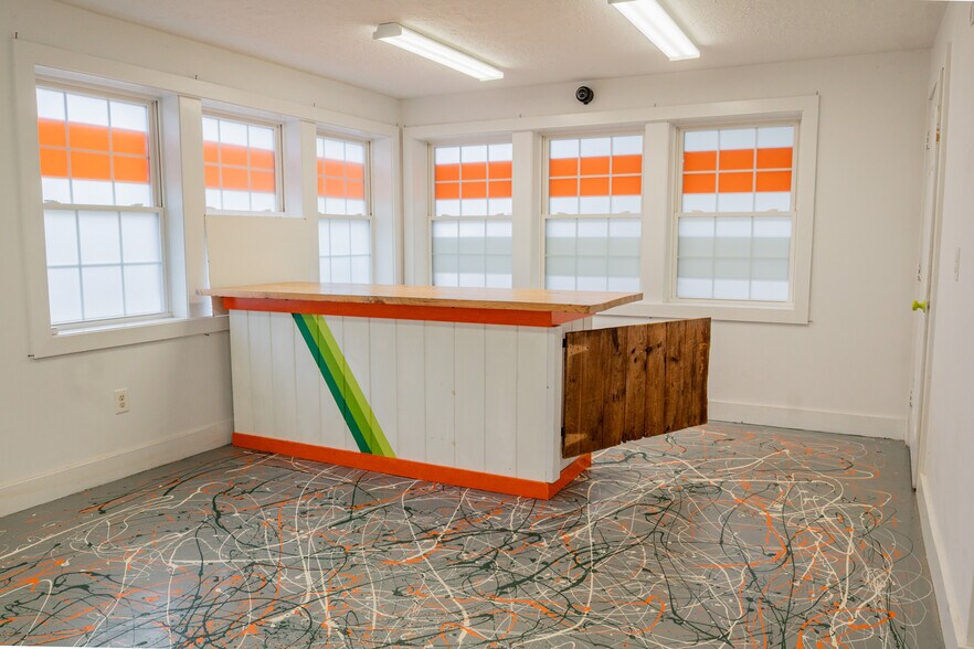 222 Gray Rd, Cumberland, ME à vendre - Photo du bâtiment - Image 2 de 10