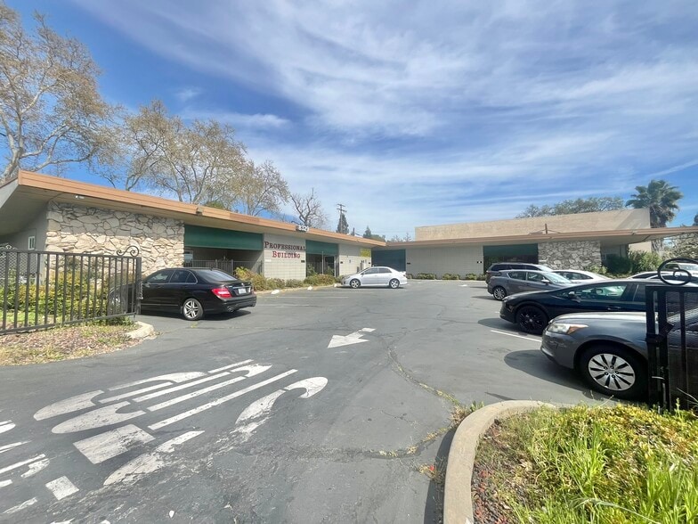 8329 Fair Oaks Blvd, Carmichael, CA for sale - Building Photo - Image 1 of 8