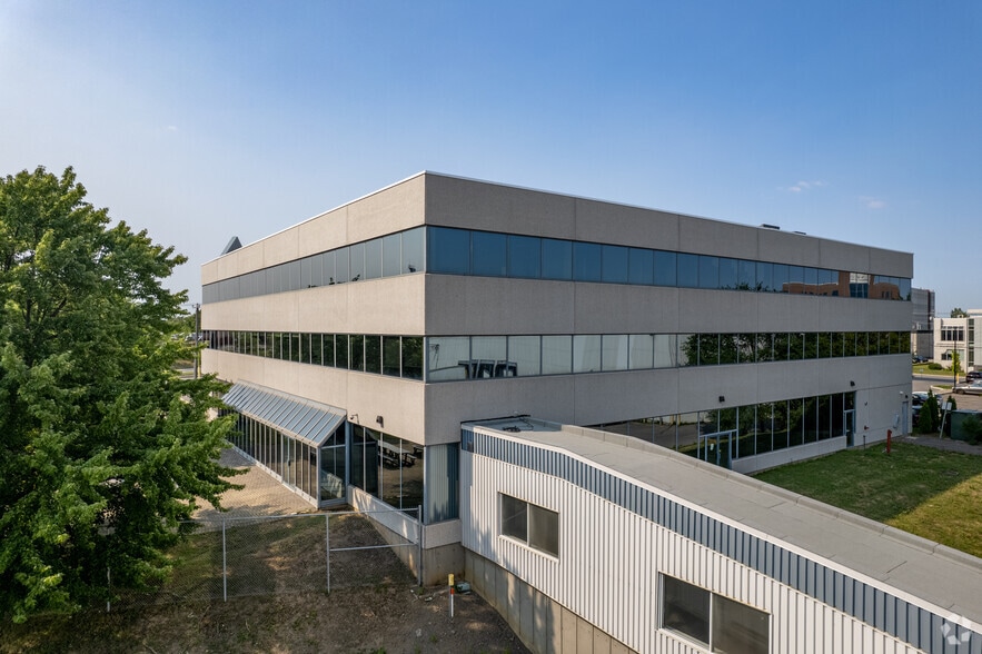 666 Boul Saint-Martin O, Laval, QC for lease - Building Photo - Image 2 of 3