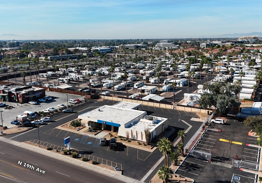 9050 N 19th Ave, Phoenix, AZ à vendre - Photo du bâtiment - Image 2 de 7