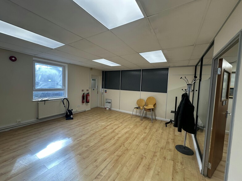44 Richmond Rd, Kingston Upon Thames for lease - Building Photo - Image 3 of 4