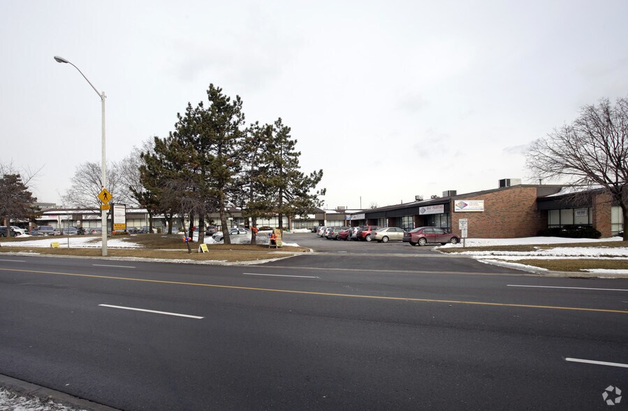 1050 McNicoll Ave, Toronto, ON à louer - Photo du bâtiment - Image 3 de 10