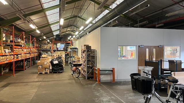 Masons Road Industrial Units portfolio of 2 properties for sale on LoopNet.ca - Building Photo - Image 2 of 7