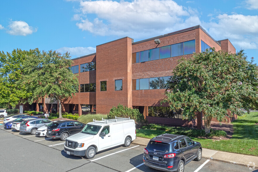 11208 Waples Mill Rd, Fairfax, VA à louer - Photo du bâtiment - Image 1 de 25