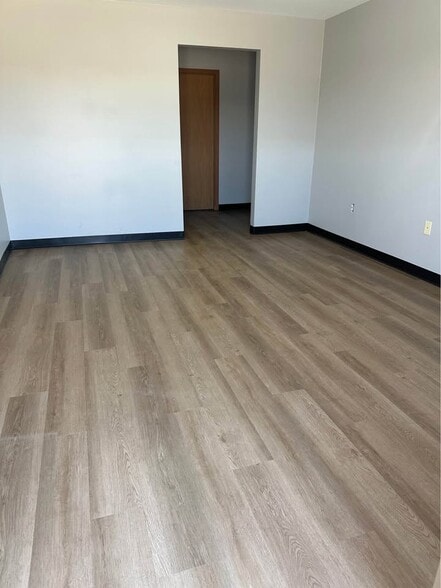 1300-1310 N 14th St, Indianola, IA for lease - Building Photo - Image 2 of 11