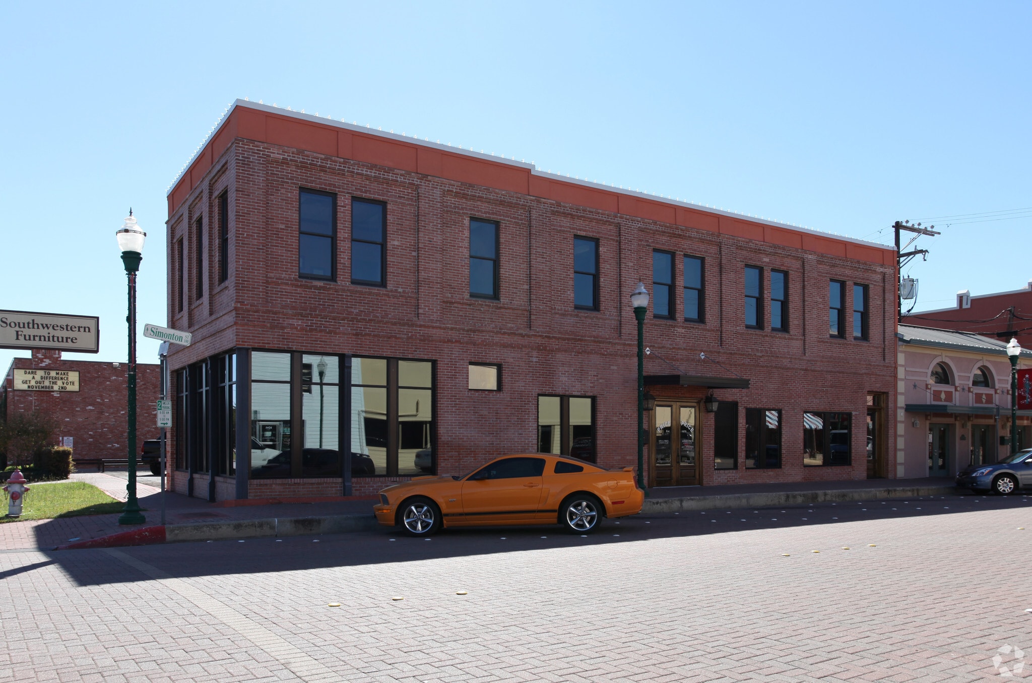 101 Simonton St, Conroe, TX for lease Primary Photo- Image 1 of 50