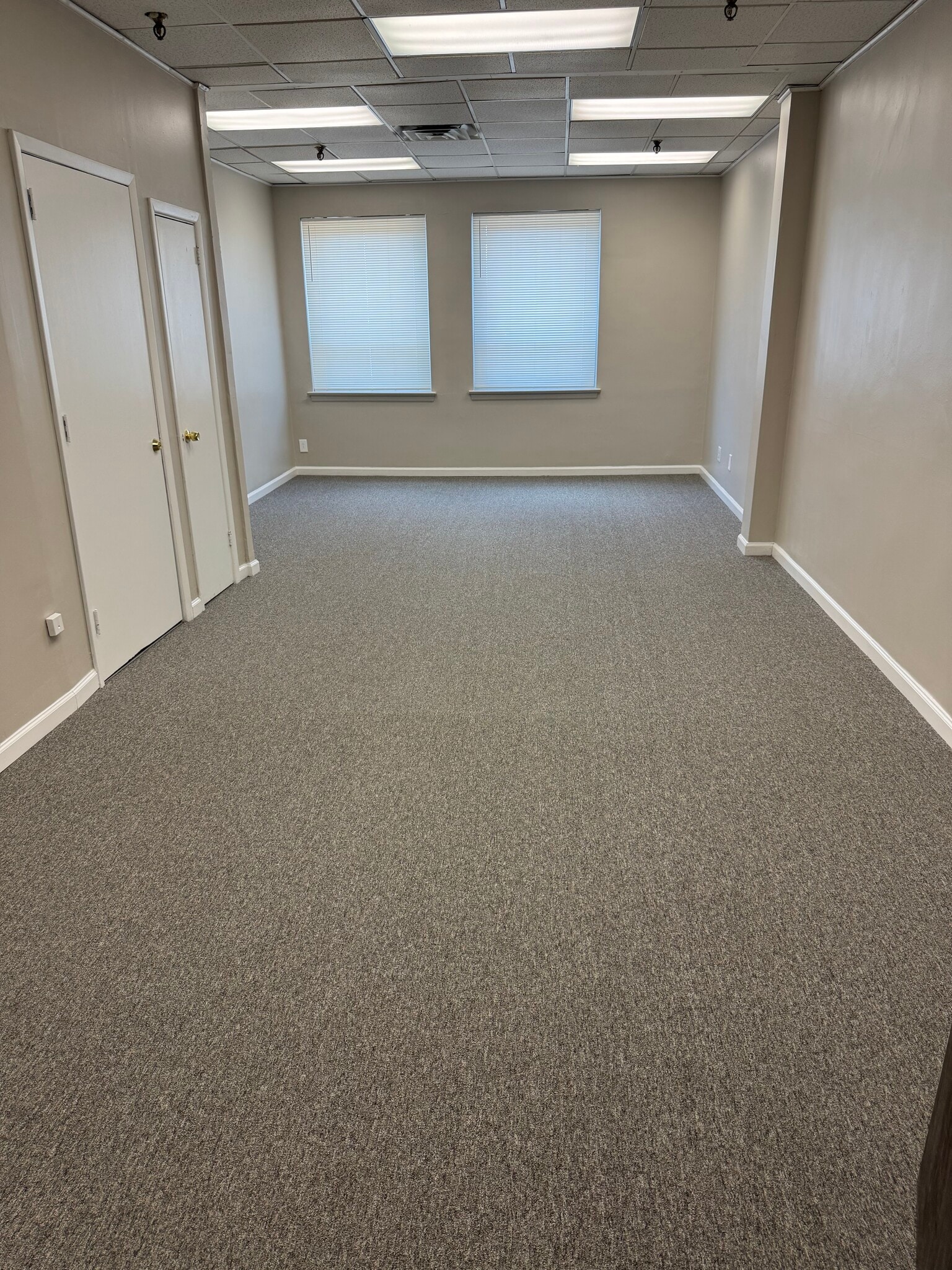 570 N Broad St, Elizabeth, NJ à louer Photo intérieure- Image 1 de 3