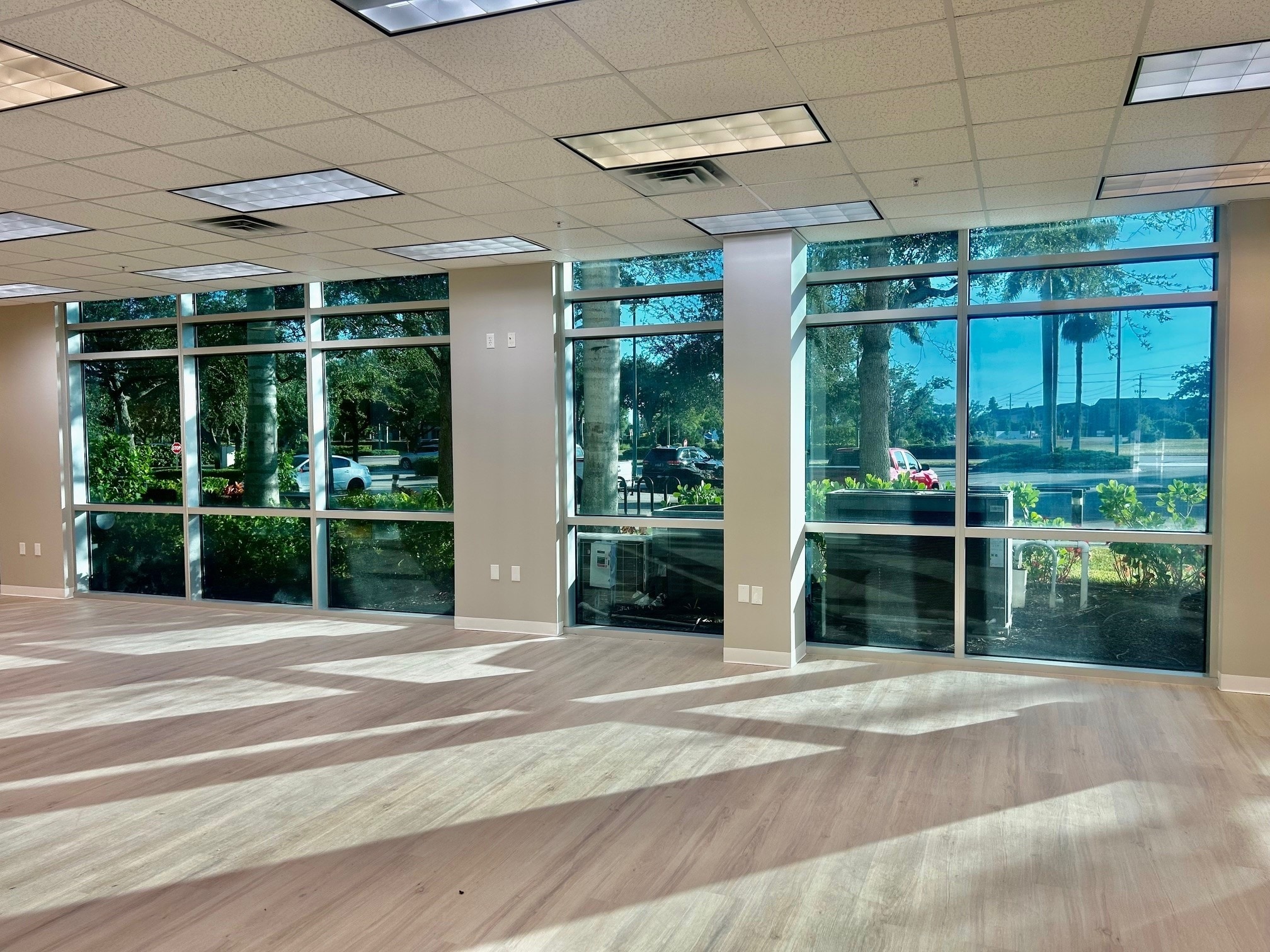 5220 Summerlin Commons Blvd, Fort Myers, FL for lease Interior Photo- Image 1 of 10