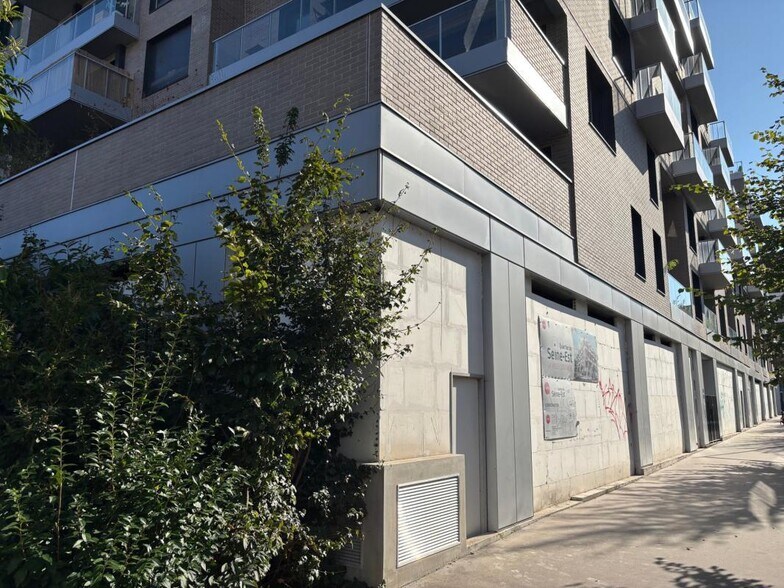 Commerce de détail dans Asnières-sur-Seine à vendre - Photo du bâtiment - Image 2 de 7