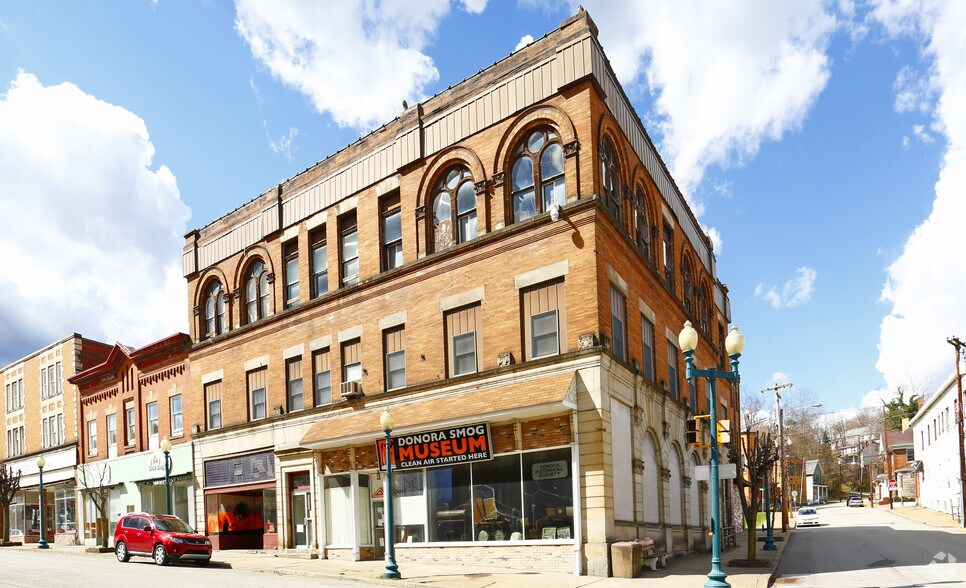 589-595 Mckean Ave, Donora, PA à vendre - Photo principale - Image 1 de 5