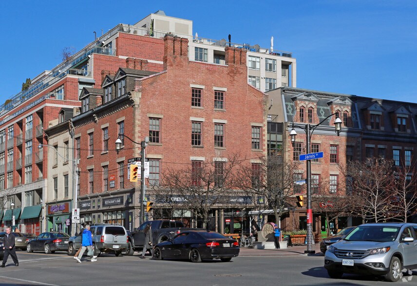 100 Front St E, Toronto, ON à louer - Photo du bâtiment - Image 3 de 6