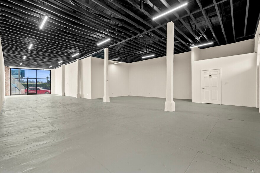 Bureau/Commerce de détail dans Los Angeles, CA à louer - Photo du bâtiment - Image 3 de 16