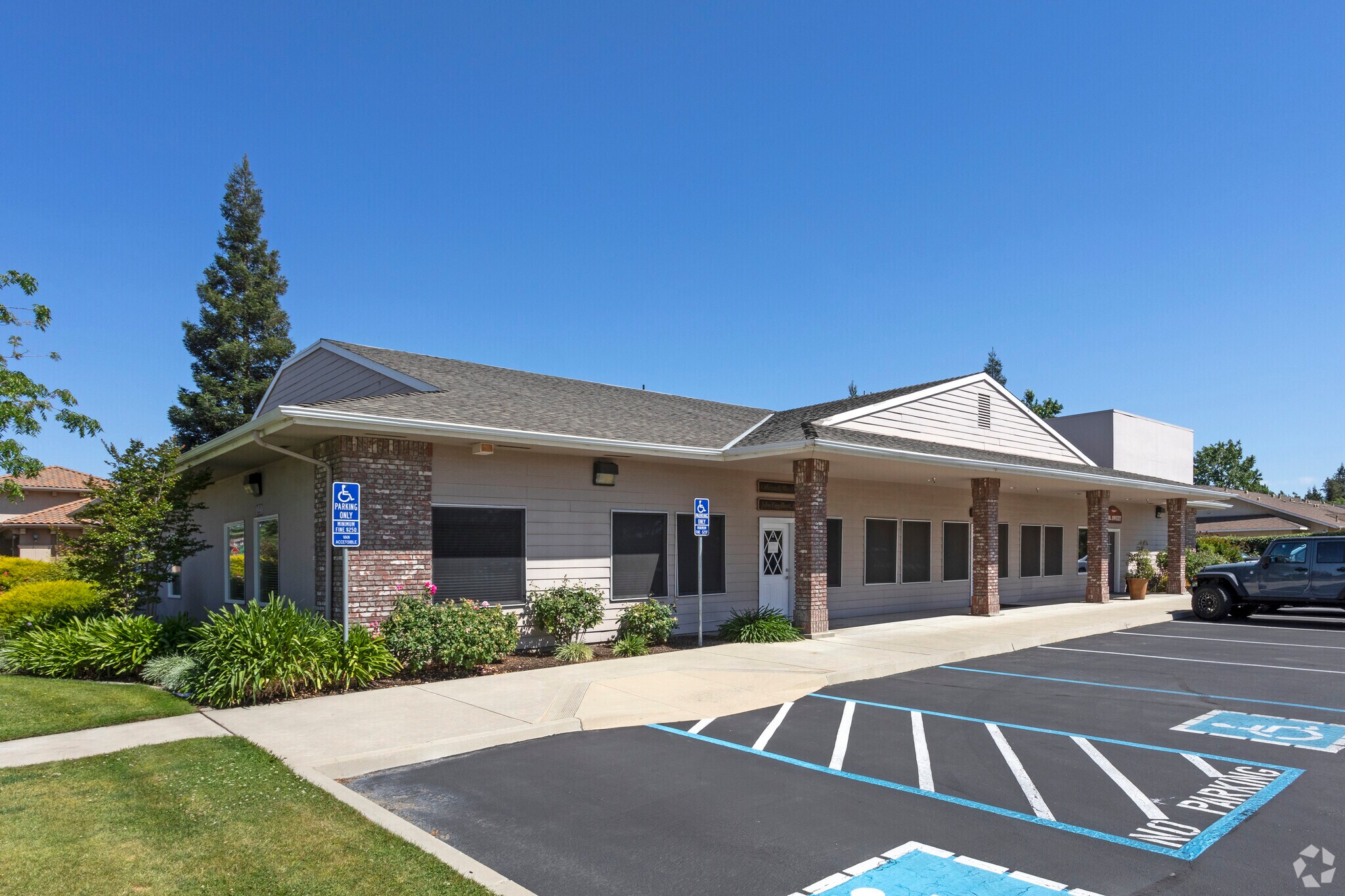 1990 Shaw Ave, Clovis, CA for sale Building Photo- Image 1 of 1