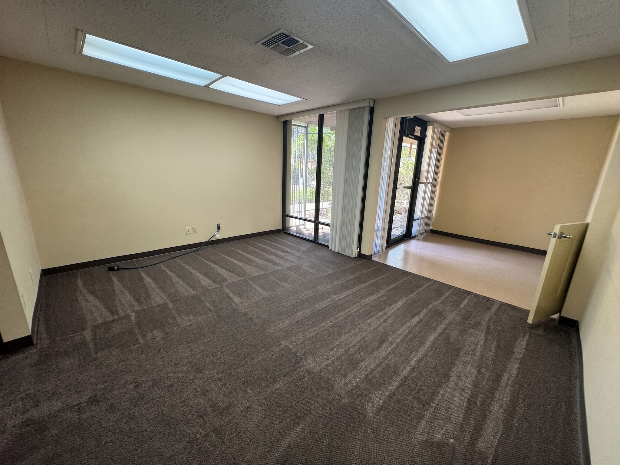 1219 W Mahalo Pl, Compton, CA à louer Photo intérieure- Image 1 de 3