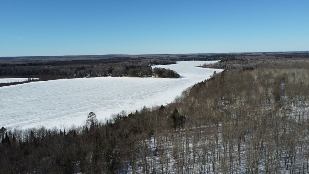 5451 Pier Lake rd, Tripoli, WI à vendre - Photo du bâtiment - Image 3 de 11