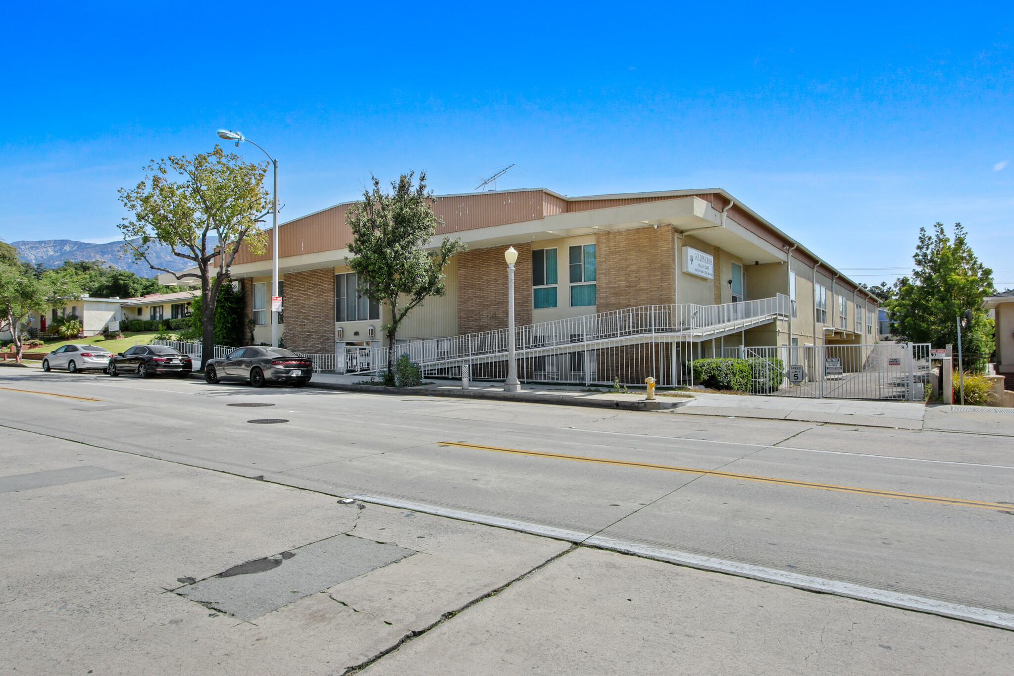 1450 N Fair Oaks Ave, Pasadena, CA à vendre Photo du bâtiment- Image 1 de 1