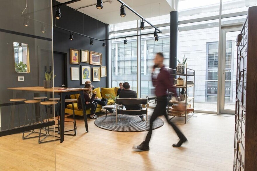 2 Hardman Blvd, Manchester for lease - Building Photo - Image 3 of 28