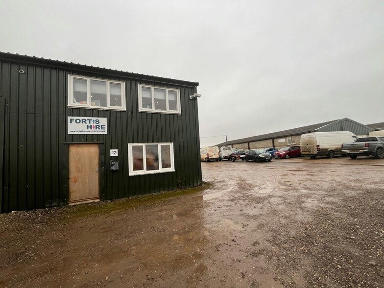 Stewkley Rd, Leighton Buzzard for lease - Building Photo - Image 3 of 17