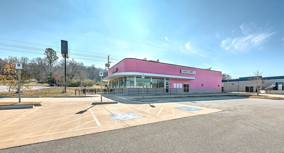 4280 W Martin Luther King Blvd, Fayetteville, AR à vendre - Photo du bâtiment - Image 2 de 54