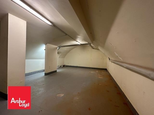 Flex in Chartres for lease - Interior Photo - Image 2 of 3
