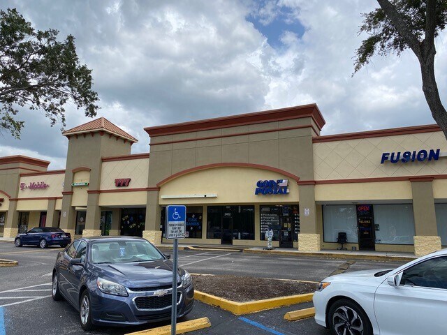 2398 Commercial Way, Spring Hill, FL à louer - Photo du bâtiment - Image 1 de 11