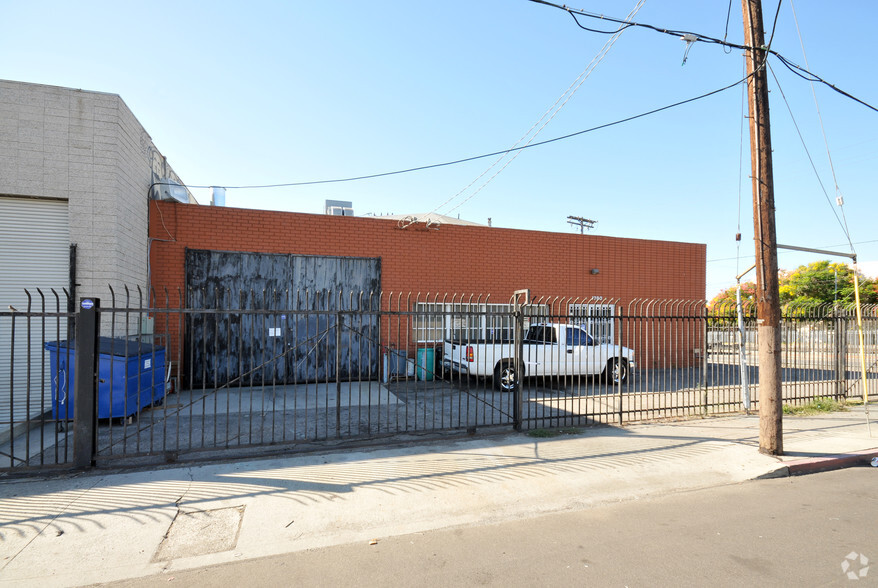 1700-1716 E 21st St, Los Angeles, CA for lease - Building Photo - Image 2 of 3