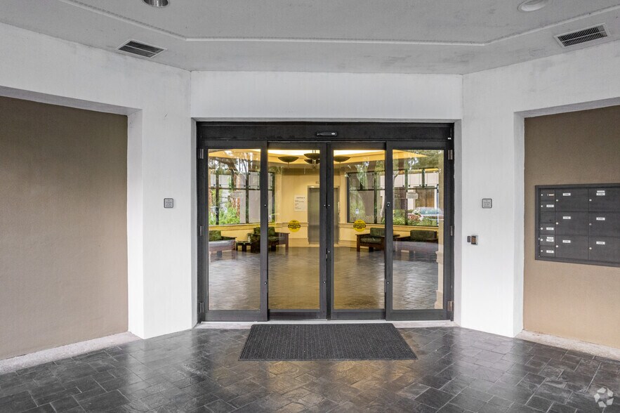 3200 Bailey Ln, Naples, FL à louer - Photo du bâtiment - Image 2 de 7