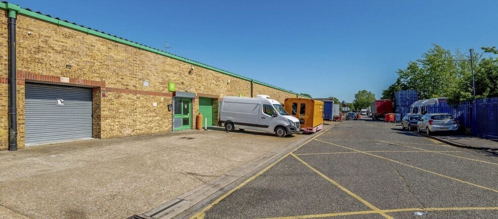 Lea Bridge Rd, Londres à louer - Photo du bâtiment - Image 3 de 3