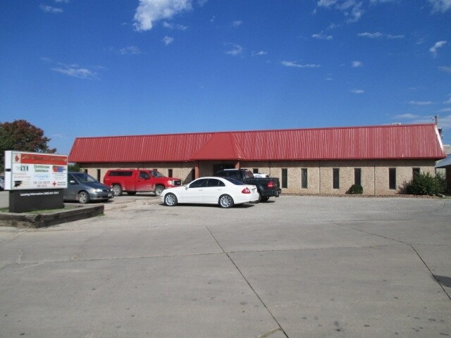 205 W Hartford Ave, Ponca City, OK à louer Photo du bâtiment- Image 1 de 12