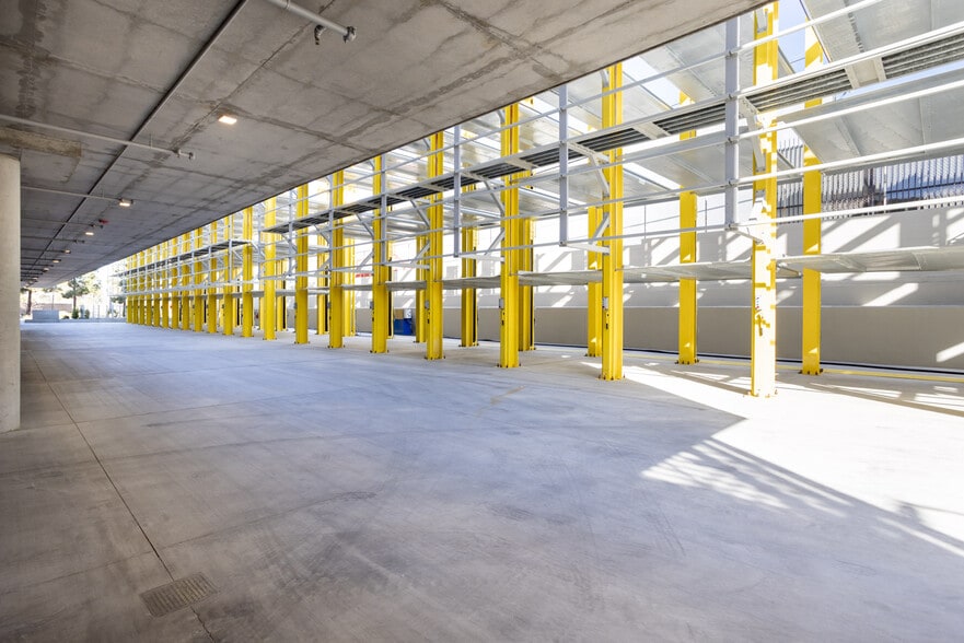 5950 W Jefferson Blvd, Los Angeles, CA for sale - Interior Photo - Image 2 of 19