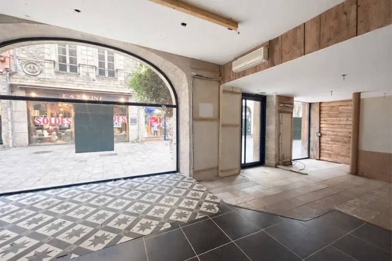 Retail in Chalon-sur-Saône for lease - Building Photo - Image 1 of 5
