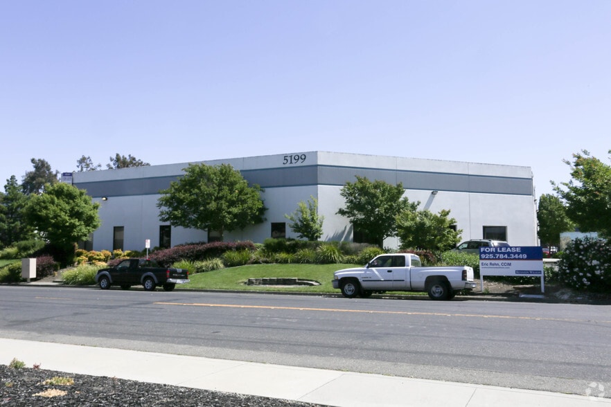 5199 Fulton Dr, Fairfield, CA for lease - Building Photo - Image 1 of 8