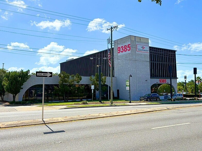 9385 N 56th St, Temple Terrace, FL à vendre - Photo du bâtiment - Image 2 de 2