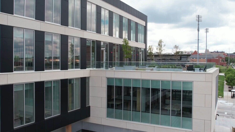 1501 Mike Fahey St, Omaha, NE à louer - Vidéo sur l’inscription commerciale - Image 2 de 17