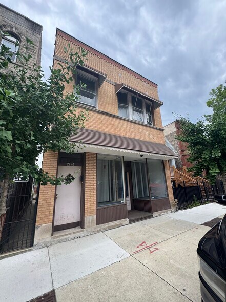 2243 W Taylor St, Chicago, IL à vendre - Photo du bâtiment - Image 1 de 1