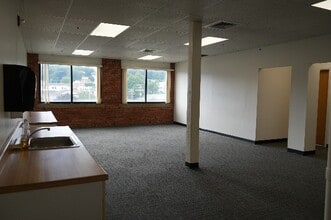 27 Siemon Company Dr, Watertown, CT for lease Interior Photo- Image 2 of 2