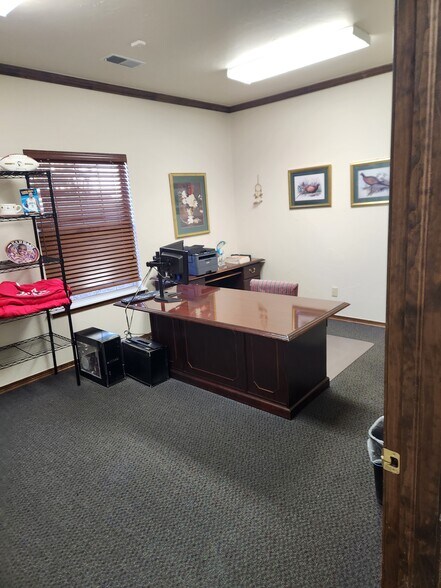 27 E Ayers St, Edmond, OK for lease - Building Photo - Image 3 of 13