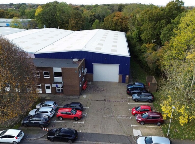 Finway Rd, Hemel Hempstead for lease - Building Photo - Image 1 of 2