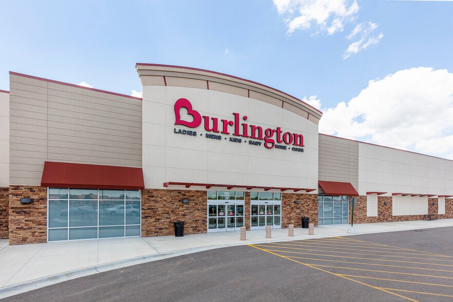 1812-2100 S Randall Rd, Geneva, IL for lease - Building Photo - Image 3 of 11