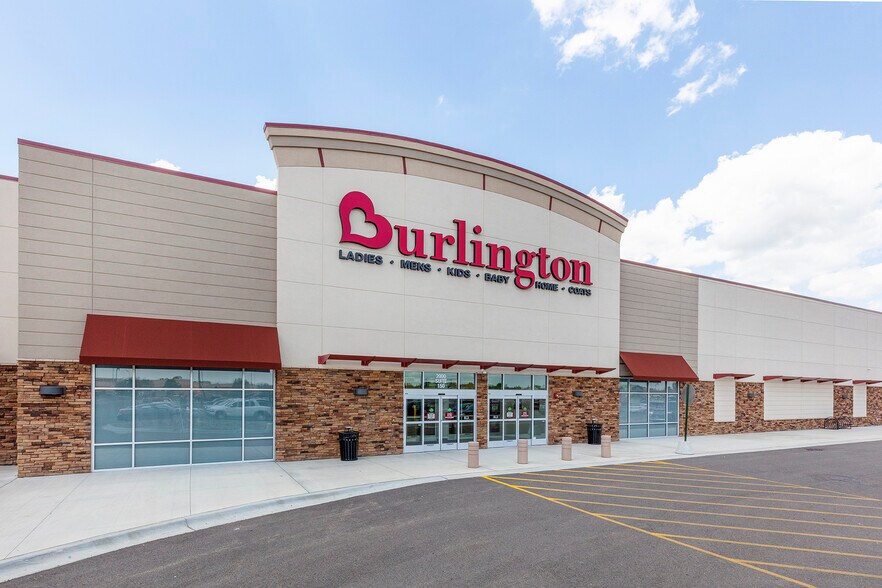 1812-2100 S Randall Rd, Geneva, IL à louer - Photo du bâtiment - Image 3 de 11