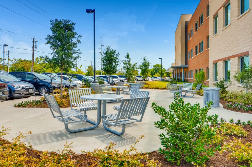 7217 W Telecom Pky, Garland, TX à louer - Photo du bâtiment - Image 3 de 12