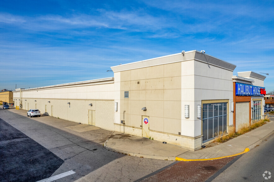 1500-1570 Dundas St E, Mississauga, ON for lease - Building Photo - Image 2 of 10