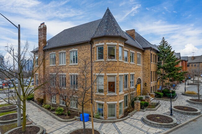 More details for 40-54 Village Centre Ct, Mississauga, ON - Office for Lease