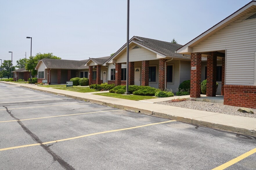 1340-1350 S Grandstaff Dr, Auburn, IN for lease - Building Photo - Image 2 of 4