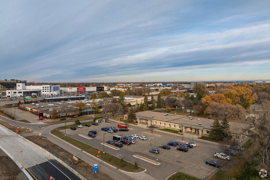 8053 E Bloomington Fwy, Bloomington, MN à vendre - Photo du bâtiment - Image 2 de 4