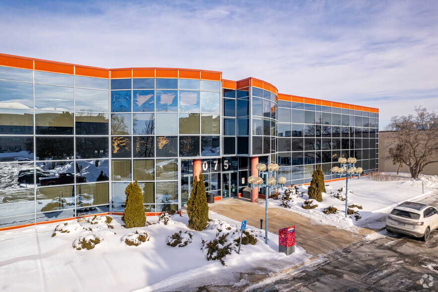 7075 Pl Robert-Joncas, Saint-Laurent, QC for lease - Primary Photo - Image 1 of 5