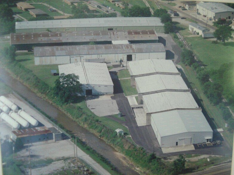 603 Oakwood Ave NW, Huntsville, AL à louer - Photo du bâtiment - Image 1 de 2