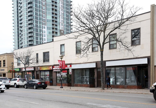 Plus de détails pour 8-28 Queen St W, Brampton, ON - Commerce de détail à louer